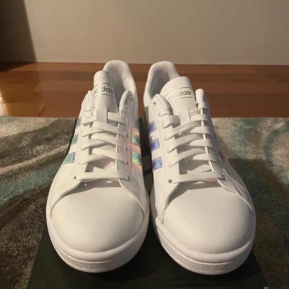 New white adidas size 7 sneaker with with light blue on stripes - Picture 4 of 5